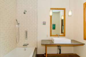 7 Lookout Dr Asheville NC-small-019-Bathroom-666x443-72dpi